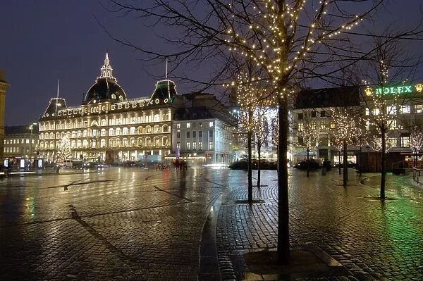 Magasins du Nord at Christmas, Kongens Nytorv, Copenhagen, Denmark, Scandinavia, Europe