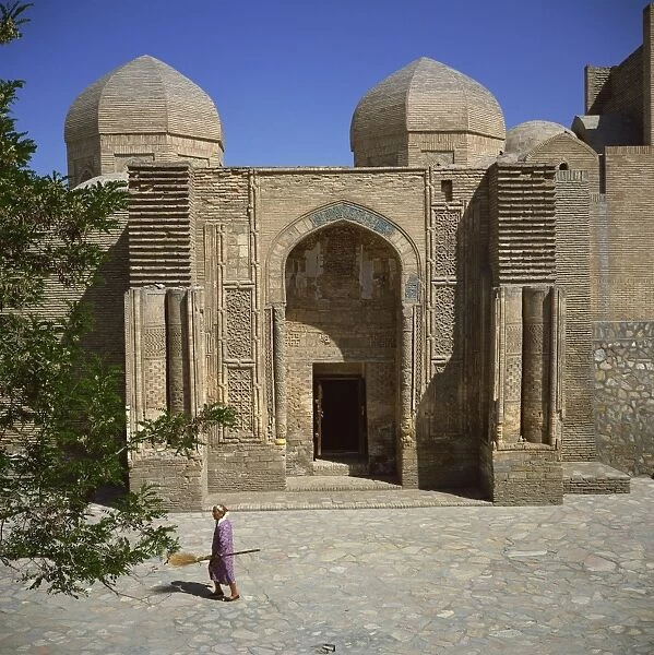 Magoki-Attari mosque, founded in the 12th century, rebuilt in the 16th century