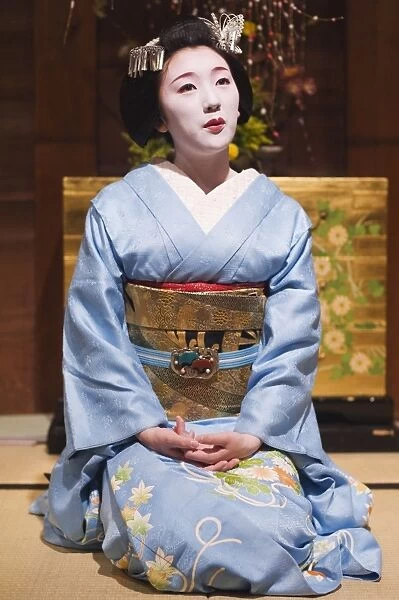 Maiko (trainee geisha) entertainment in Kyoto