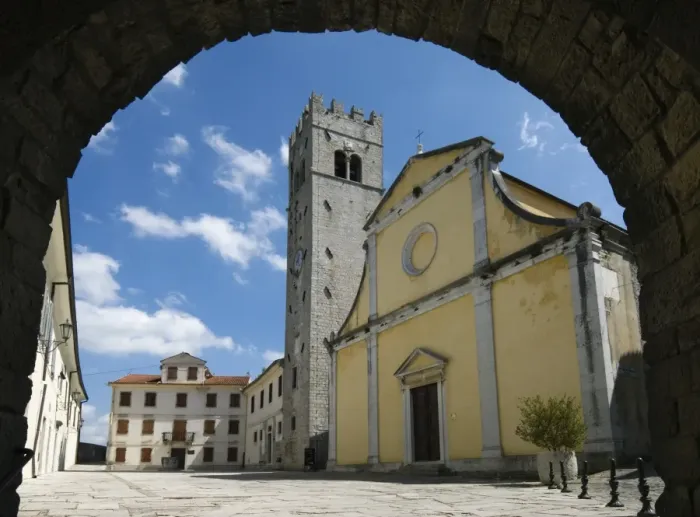 Framed Print : The main square with St. Stephen`s Church, Motovun, Istria, Croatia, Europe Framed Print : The main square with St. Stephen`s Church, Motovun, Istria, Croatia, Europe