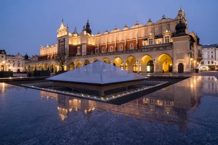 Framed Print : Main Square and Sukiennice (The Cloth Hall) at dawn, UNESCO World Heritage Site, Krakow Framed Print : Main Square and Sukiennice (The Cloth Hall) at dawn, UNESCO World Heritage Site, Krakow