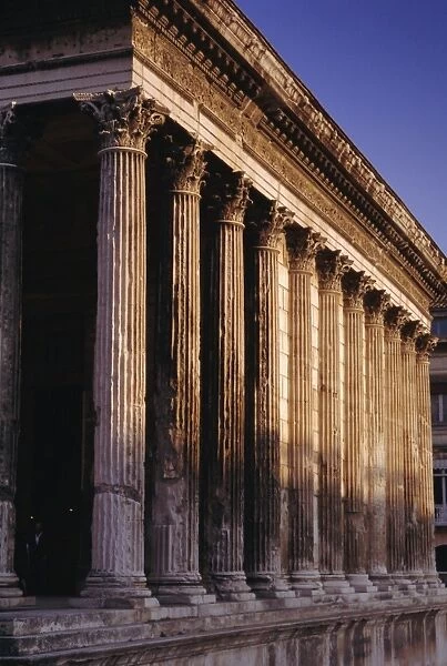 Maison Carre, Roman building, Nimes, Languedoc, France, Europe
