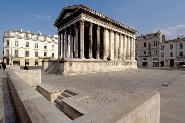Maison Carree, Roman Temple from 19 BC, Nimes, Languedoc, France, Europe