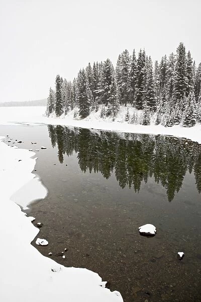 Malign River and Malign Lake in winter, Jasper National Park, UNESCO World Heritage Site