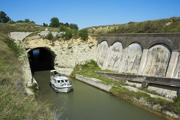 Malpas Tunnel, Navigation and cruise on the Canal du Midi, UNESCO World Heritage Site, Herault, Languedoc Roussillon, France, Europe