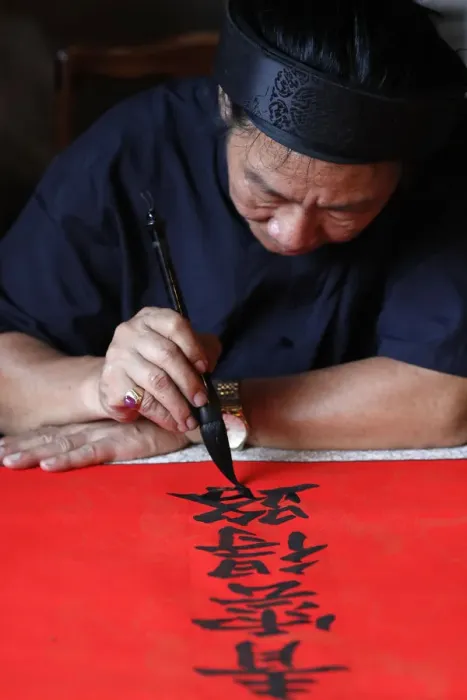 Framed Print : Man doing traditional Chinese writing (calligraphy) in ink using a brush Framed Print : Man doing traditional Chinese writing (calligraphy) in ink using a brush