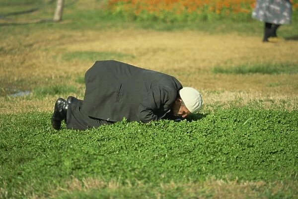 Man praying, Antalya, Anatolia, Turkey, Asia Minor, Eurasia
