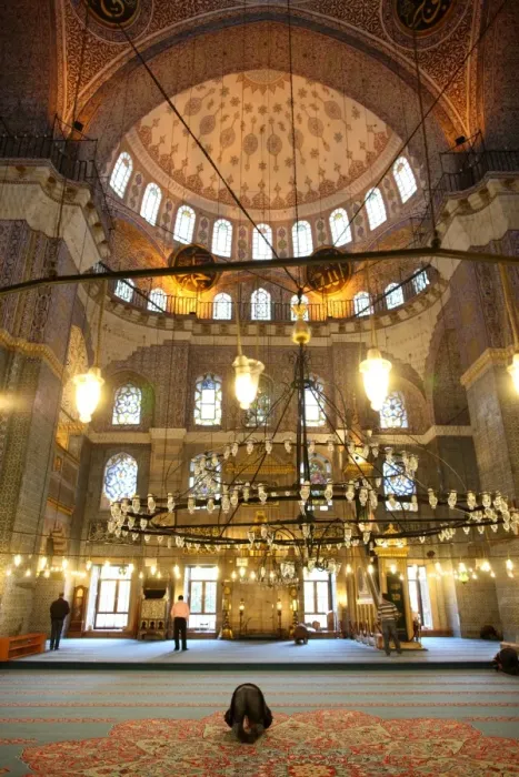 Framed Print : Man praying in the New Mosque, Istanbul, Turkey, Europe Framed Print : Man praying in the New Mosque, Istanbul, Turkey, Europe