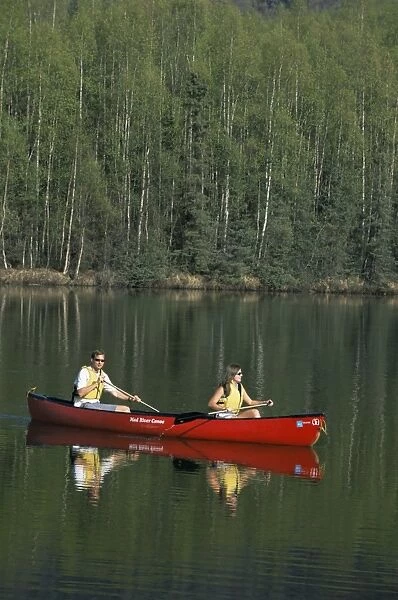 Man and woman canoeing in Mirror Lake