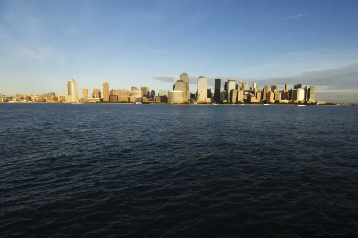 Framed Print : Manhattan skyline across the Hudson River Framed Print : Manhattan skyline across the Hudson River
