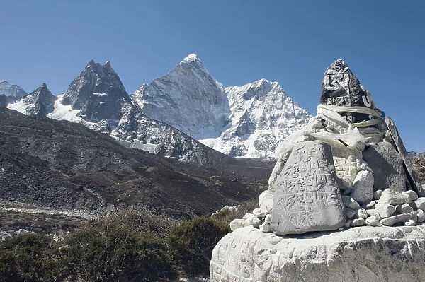 Mani stone, Solu Khumbu Everest Region, Sagarmatha National Park, Himalayas, Nepal, Asia