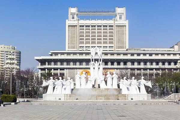 Mansudae Arts Theatre and fountains, Pyongyang, Democratic Peoples Republic of Korea (DPRK), North Korea, Asia