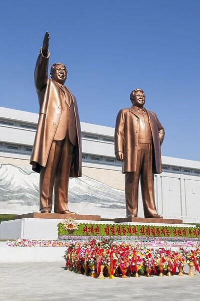 Mansudae Grand Monument, statues of former Presidents Kim Il Sung and Kim Jong Il, Mansudae Assembly Hall on Mansu Hill, Pyongyang, Democratic Peoples Republic of Korea (DPRK), North Korea, Asia