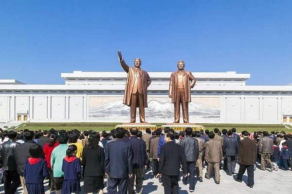 Mansudae Grand Monument, statues of former Presidents Kim Il Sung and Kim Jong Il, Mansudae Assembly Hall on Mansu Hill, Pyongyang, Democratic Peoples Republic of Korea (DPRK), North Korea, Asia