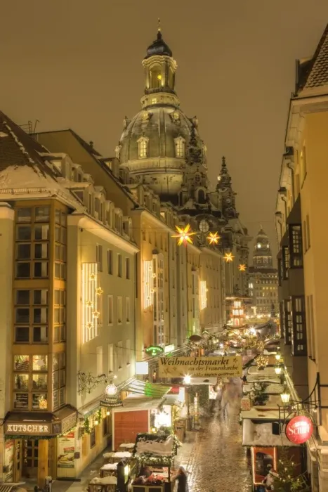 Framed Print : Manzgasse Christmas Market with the Frauenkirche in the background, Dresden, Saxony, Germany, Europe Framed Print : Manzgasse Christmas Market with the Frauenkirche in the background, Dresden, Saxony, Germany, Europe