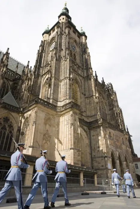Framed Print : Marching soldiers, St. Vituss Cathedral, UNESCO World Heritage Site