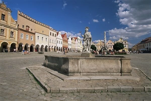 Marian column, Town Square, Telc, UNESCO World Heritage Site, South Moravia