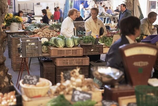 Market in Place Richelme, Aix en Provence, Bouches du Rhone, Provence, France, Europe