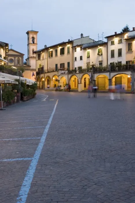 Framed Print : Market Square of Greve in Chianti, Tuscany, Italy, Europe Framed Print : Market Square of Greve in Chianti, Tuscany, Italy, Europe