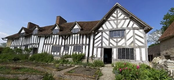 Mary Ardens House in Wilmcote, home of Shakespeares mother, half-timbered Tudor farmhouse