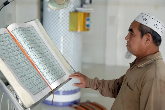 Framed Print : Masjid Nurul Naim Mosque, Imam reading the Quran, Phnom Penh, Cambodia, Indochina Framed Print : Masjid Nurul Naim Mosque, Imam reading the Quran, Phnom Penh, Cambodia, Indochina