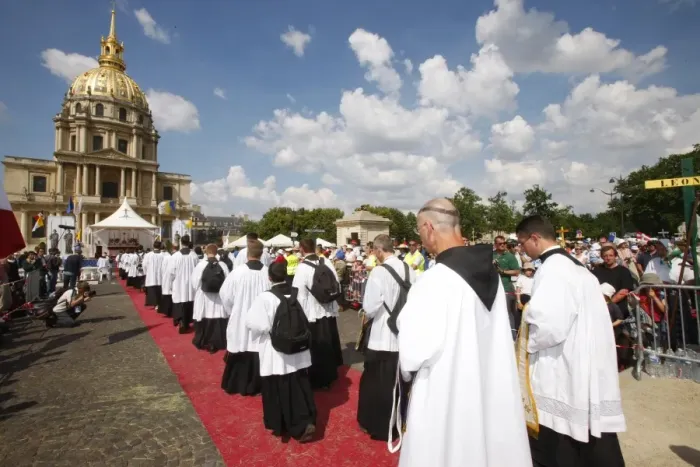 Framed Print : Mass on Place Vauban at the end of a traditionalist Catholic pilgrimage organised by Saint Pie X fraternity, Paris Framed Print : Mass on Place Vauban at the end of a traditionalist Catholic pilgrimage organised by Saint Pie X fraternity, Paris