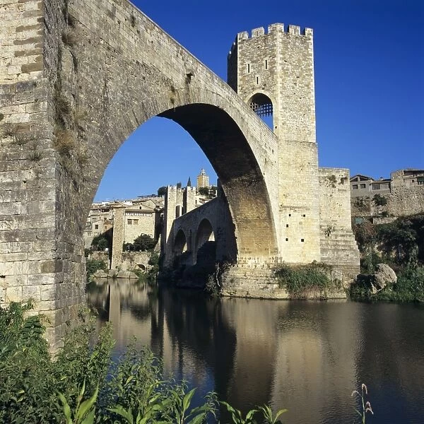 Medieval bridge, Besalu, Catalunya (Costa Brava), Spain, Europe
