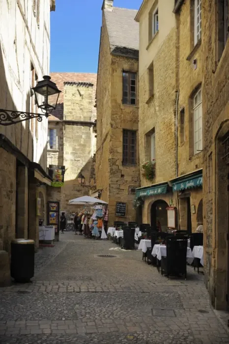 Framed Print : Medieval buildings in the old town, Sarlat, Dordogne, France. Europe Framed Print : Medieval buildings in the old town, Sarlat, Dordogne, France. Europe