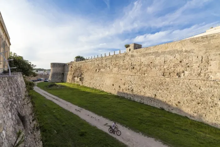 Framed Print : The medieval walls and fortress in the old town of Otranto, Province of Lecce, Apulia Framed Print : The medieval walls and fortress in the old town of Otranto, Province of Lecce, Apulia