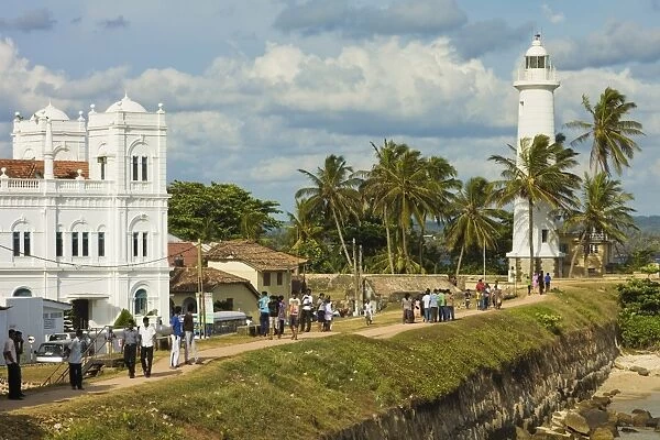 Meeran Jumma Mosque and the lighthouse at the Point Utrecht Bastion in the old Dutch Fort, UNESCO World Heritage Site, Galle, Southern Province, Sri Lanka, Asia