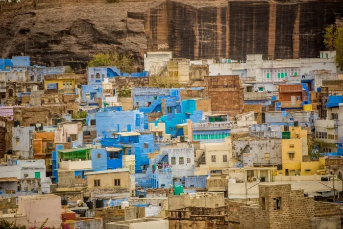 Framed Print : Mehrangarh Fort towering over the blue rooftops in Jodhpur, the Blue City, Rajasthan Framed Print : Mehrangarh Fort towering over the blue rooftops in Jodhpur, the Blue City, Rajasthan