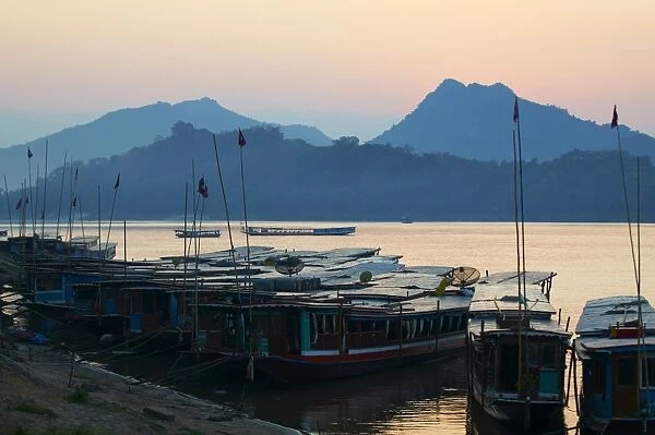 Mekong River at sunset, Luang Prabang, Laos, Indochina, Southeast Asia, Asia