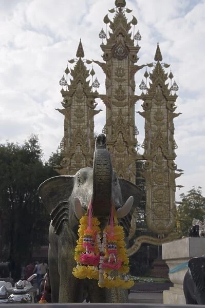 Memorial at entrance to Chiang Rai, Thailand, Southeast Asia, Asia
