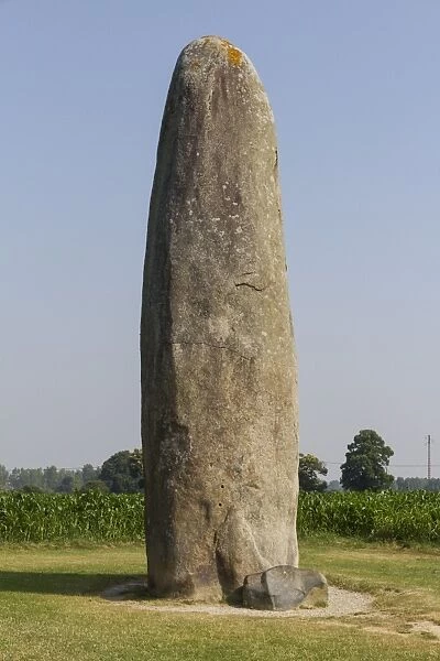 Menhir (ancient standing stone), Le Champ Dolent, Dol-de-Bretagne, Brittany, France, Europe