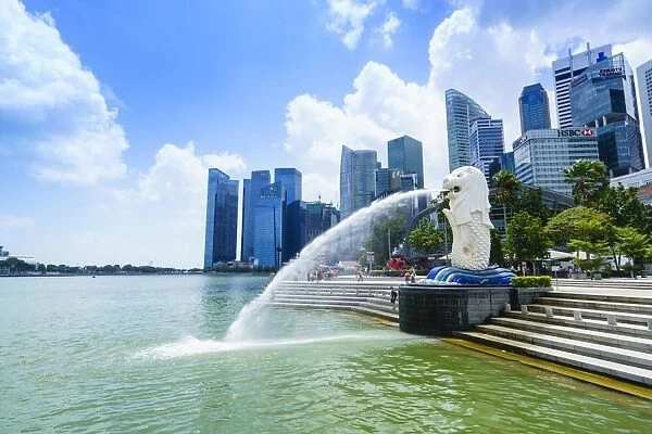 Merlion statue, the national symbol of Singapore and its most famous landmark, Merlion Park