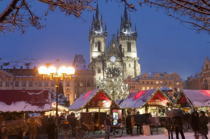Framed Print : Merry Christmas sign at snow-covered Christmas Market and Tyn Church, Old Town Square, Prague, Czech Republic, Europe Framed Print : Merry Christmas sign at snow-covered Christmas Market and Tyn Church, Old Town Square, Prague, Czech Republic, Europe
