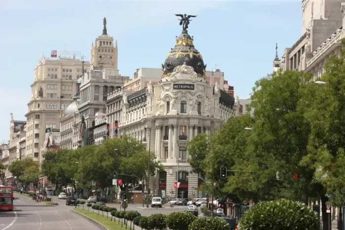 Framed Print : Metropolis Building, Madrid, Spain, Europe Framed Print : Metropolis Building, Madrid, Spain, Europe