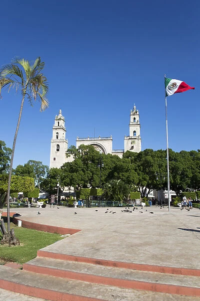 Mexican flag, Plaza Grande, Cathedral de IIdefonso in the background, Merida, Yucatan State, Mexico, North America