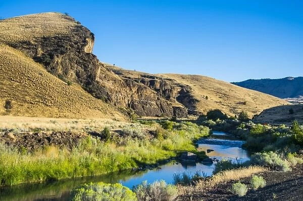 Mighty John Day River flowing through the Sheep Rock unit in the John Day Fossil Beds National Monument, Oregon, United States of America, North America