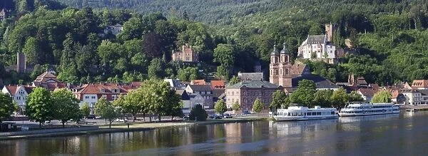 Mildenburg Castle and Parish Church of St. Jakobus, excursion boats on Main River