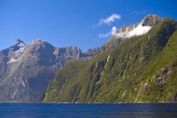 Milford Sound, Fiordland National Park, UNESCO World Heritage Site, South Island, New Zealand, Pacific