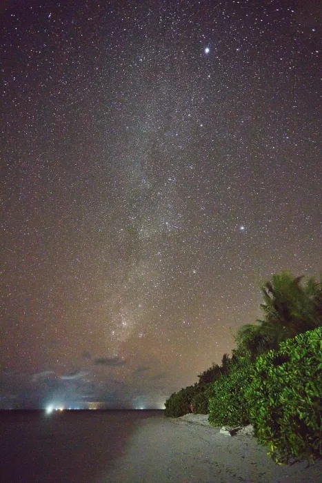 Framed Print : The Milky Way and Southern Cross in the southern night sky, seen from the beach on Havodda Island, Gaafu Dhaalu atoll, Maldives Framed Print : The Milky Way and Southern Cross in the southern night sky, seen from the beach on Havodda Island, Gaafu Dhaalu atoll, Maldives