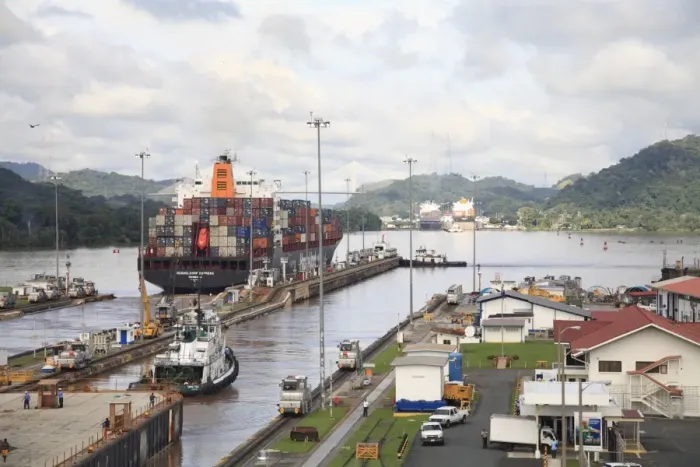 Framed Print : Miraflores Locks, Panama Canal, Panama, Central America Framed Print : Miraflores Locks, Panama Canal, Panama, Central America
