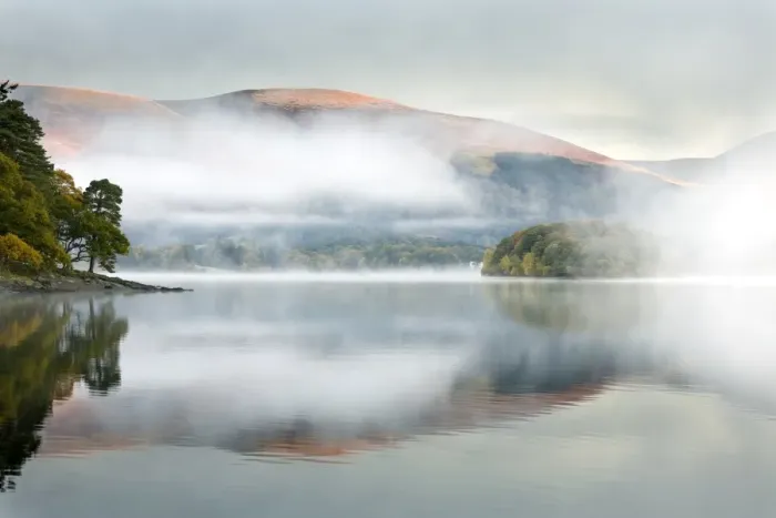Framed Print : Mist over Derwent Water at dawn, from Brandlehow, Borrowdale, The Lake District National Park