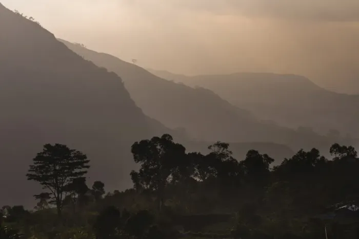 Framed Print : Misty mountain sunrise, Haputale, Sri Lanka Hill Country, Nuwara Eliya District, Sri Lanka, Asia Framed Print : Misty mountain sunrise, Haputale, Sri Lanka Hill Country, Nuwara Eliya District, Sri Lanka, Asia