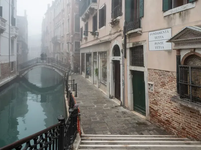 Framed Print : A misty winter morning by the canal, Fondamenta Tetta, Castello, Venice, UNESCO World Heritage Site, Veneto, Italy, Europe Framed Print : A misty winter morning by the canal, Fondamenta Tetta, Castello, Venice, UNESCO World Heritage Site, Veneto, Italy, Europe