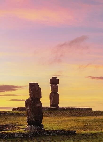 Moais in Tahai Archaeological Complex at sunset, Rapa Nui National Park, UNESCO World Heritage Site
