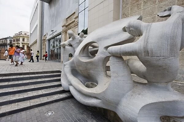 Modern art sculpture at Museo Nacional de Belles Artes, National Museum of Art
