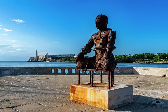 Framed Print : Modern statue in front of the Fort of San Carlos of the Cabin, Havana, Cuba, West Indies, Central America Framed Print : Modern statue in front of the Fort of San Carlos of the Cabin, Havana, Cuba, West Indies, Central America