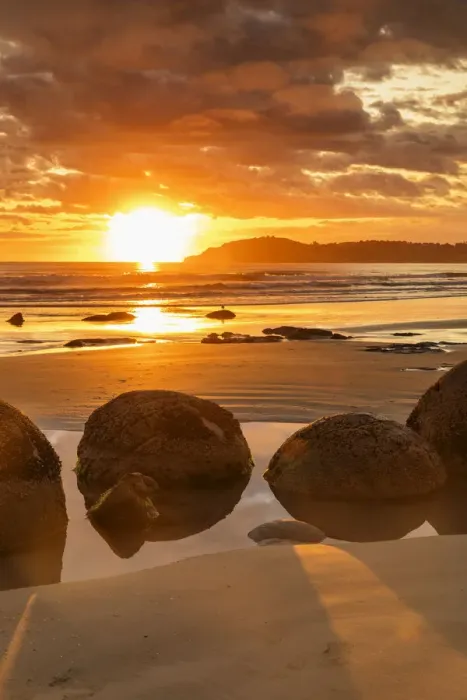Framed Print : Moeraki Boulders at sunrise, Otago, South Island, New Zealand, Pacific Framed Print : Moeraki Boulders at sunrise, Otago, South Island, New Zealand, Pacific